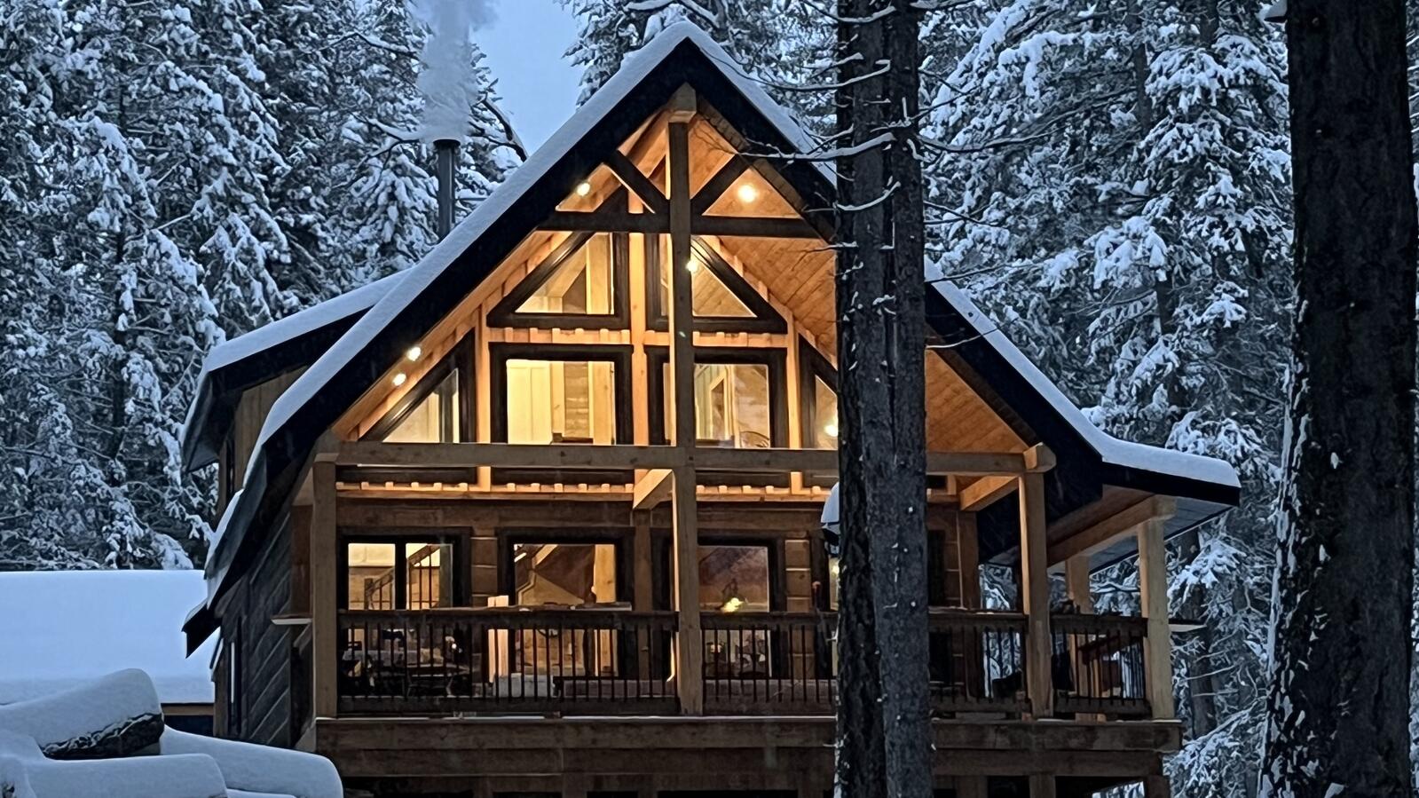 不列颠哥伦比亚省戈尔登云杉空心旅舍